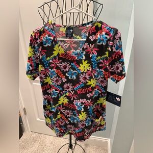 Zoe + Chloe Small S Bright Floral Bloom Boom Scrub Top Women Ladies Shirt